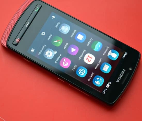 смартфон Nokia 700