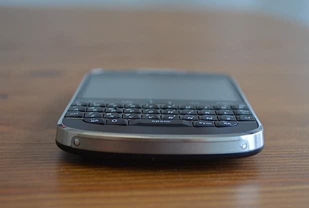 BlackBerry_9900_6 удобный мобильный телефон
