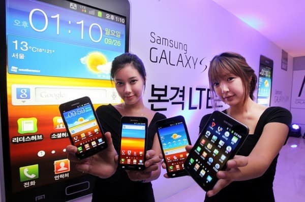 Samsung. В Galaxy S III 4 ядра